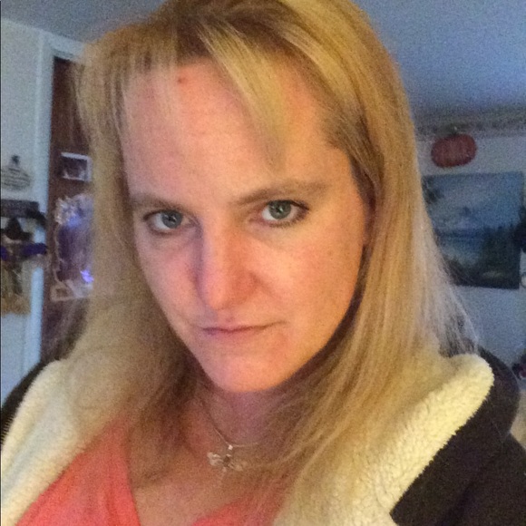 Meet your Posher, Jennifer - Picture 3 of 15